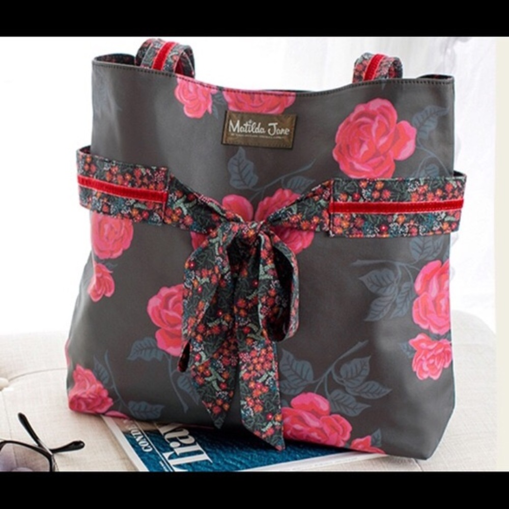 Heart Strings Tote